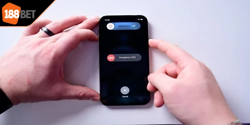 Khởi động lại thiết bị ngoài giải phóng bộ nhớ tạm còn loại bỏ các xung đột